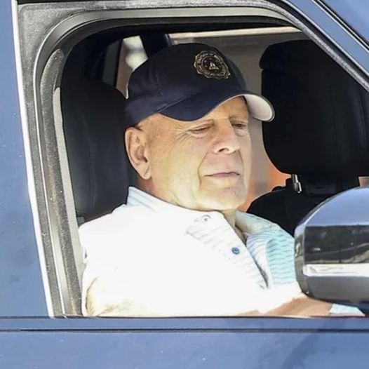 THE LATEST PHOTOS OF A SEVERELY ILL ACTOR HAVE BROUGHT THE WORLD TO TEARS: AN INCURABLE ENEMY IS CONSUMING HIM, AND HE IS LEAVING THE HOUSE LESS AND LESS FREQUENTLY.