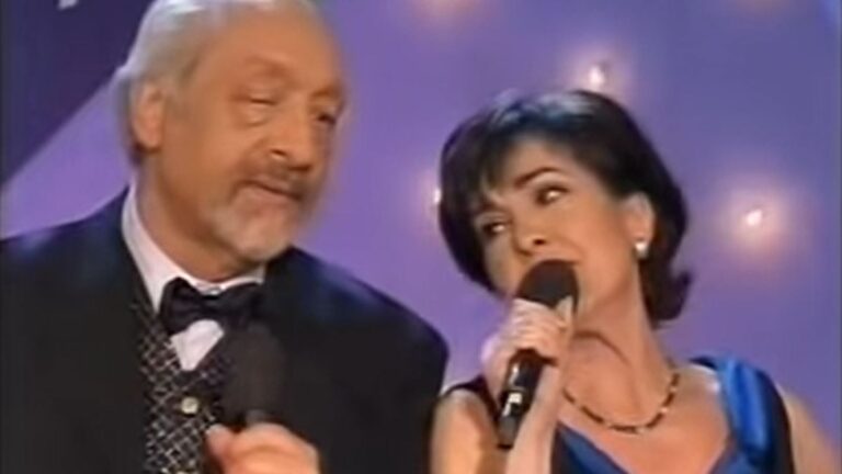 STAGE CHAOS THAT BECAME A HIT: A 1981 PERFORMANCE IS NOW RE-TELLED AS AN UNFORGETTABLE TV MOMENT!